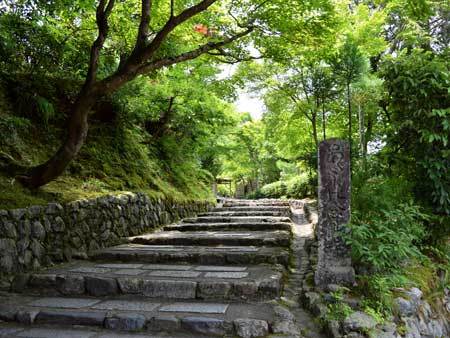 化野念仏寺: 京都はんなり旅